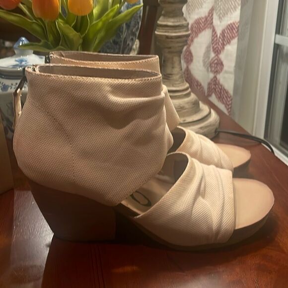 OTBT Patchouli Heeled Leather Sandal Cream - 8.5 - New in Box w/out top - Picture 5 of 12